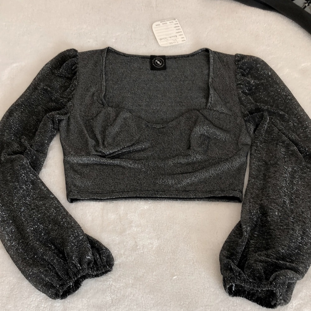 🩶🖤black/silver knit crop top. Perfect for Festival or Night on the Town! M